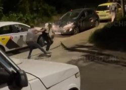 В Сочи дебошир избил женщину и угнал автомобиль 