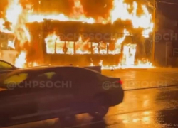 «Жестокая конкуренция»: в Адлере сгорела шиномонтажная мастерская 