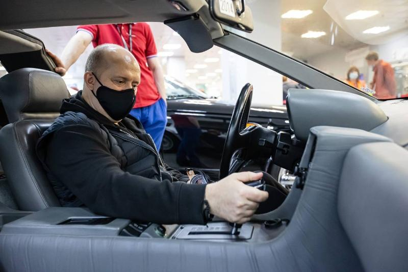 Сергей Бурунов стал водителем уникальных автомобилей в Сириусе